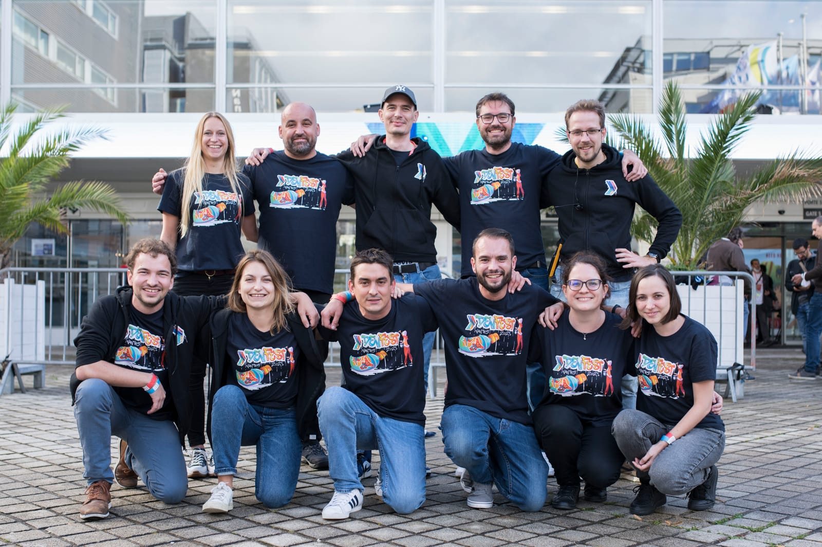 L'équipe du DevFest 2021 (11 personnes sur la photo devant la cité des congrès)